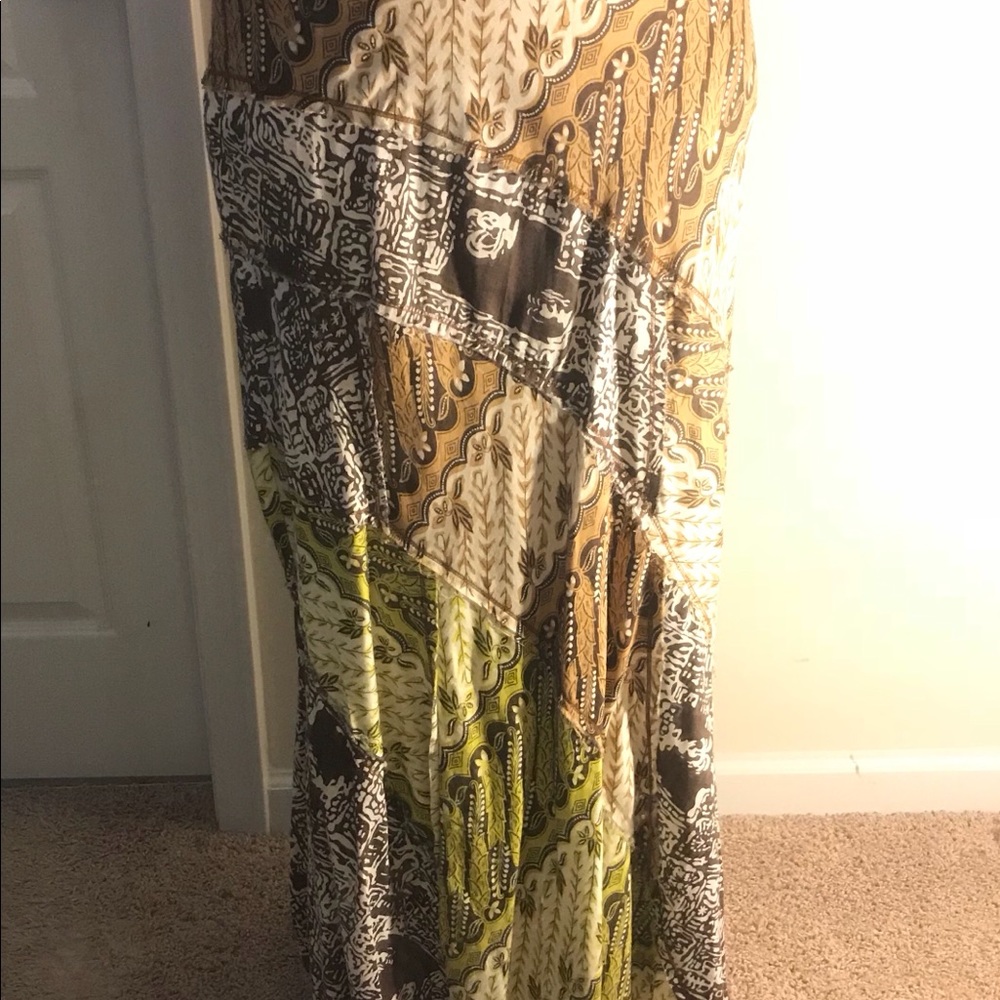 Patterned maxi skirt. Size Large. EUC